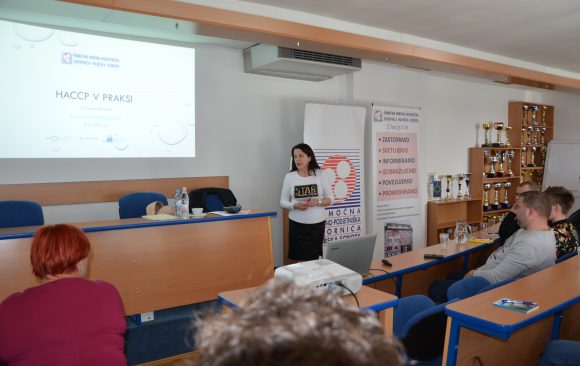Usposabljanje oseb, ki pri svojem delu prihajajo v stik s hrano HACCP v praksi Usposabljanje oseb, ki pri svojem delu prihajajo v stik s hrano HACCP v praksi