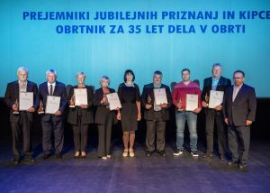 Podeljena so bila jubilejna priznanja članom zbornice za leti 2020 in 2021