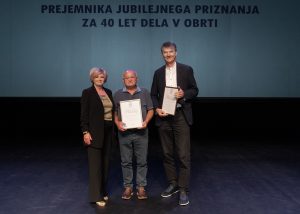 Podeljena so bila jubilejna priznanja članom zbornice za leti 2020 in 2021