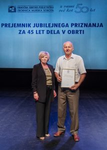Podeljena so bila jubilejna priznanja članom zbornice za leti 2020 in 2021