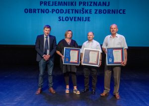 Podeljena so bila jubilejna priznanja članom zbornice za leti 2020 in 2021