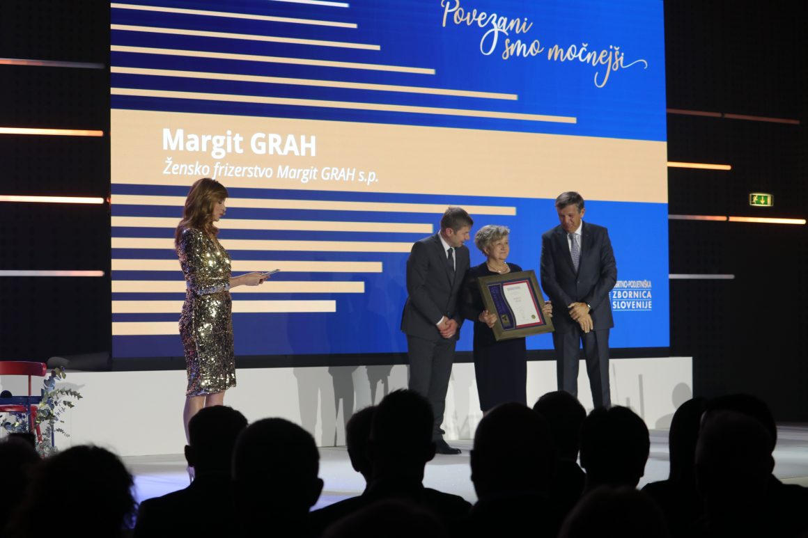 Najstarejša obrtnica leta 2022 je postala frizerka Margit Grah, članica OOZ M. Sobota