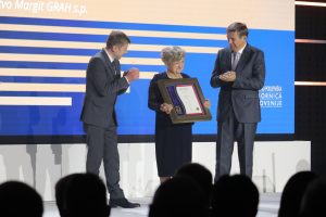 Najstarejša obrtnica leta 2022 je postala frizerka Margit Grah, članica OOZ M. Sobota