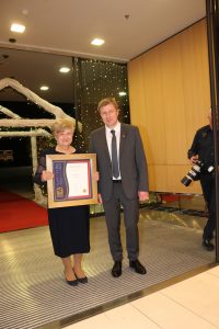 Najstarejša obrtnica leta 2022 je postala frizerka Margit Grah, članica OOZ M. Sobota