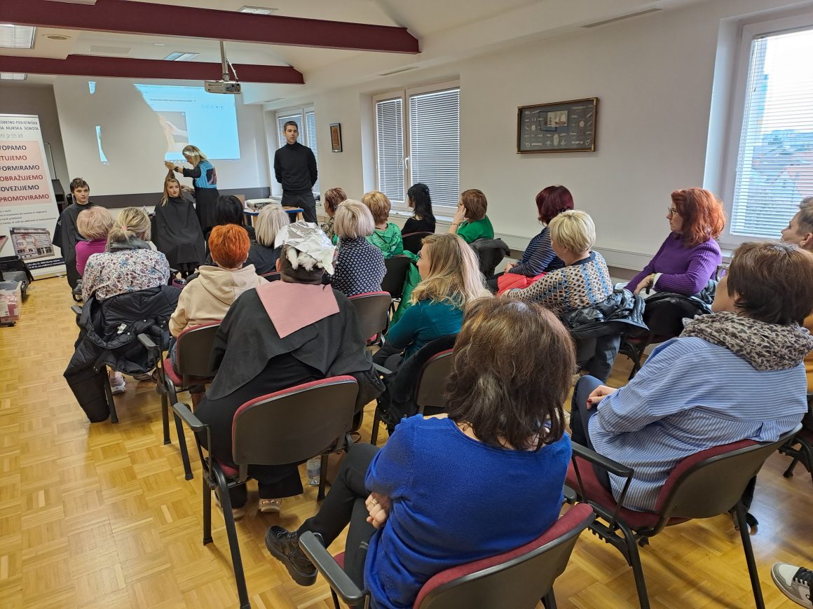 Izveden seminar o trenutnih trendih in novostih na področju frizerstva Izveden seminar o trenutnih trendih in novostih na področju frizerstva