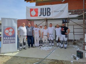 Slikopleskarji pri OOZ M. Sobota izvedli humanitarno akcijo »pleskanje prostorov pomoči potrebni družini«