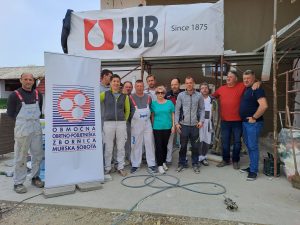 Slikopleskarji pri OOZ M. Sobota izvedli humanitarno akcijo »pleskanje prostorov pomoči potrebni družini«