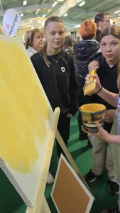 Predstavitev gradbenih poklicev in izvedba tekmovanja slikopleskarjev  na sejmu Megra