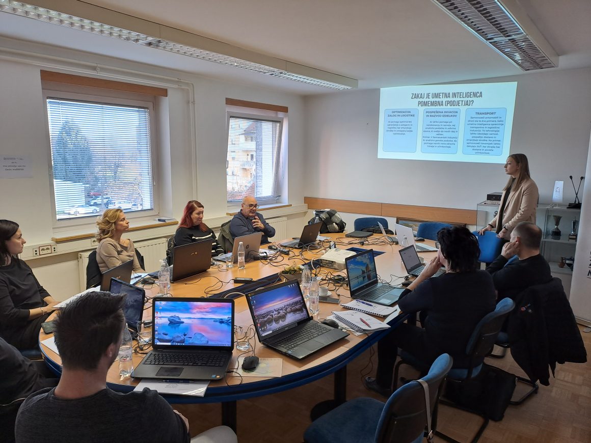 Izveden seminar o uporabi umetne inteligence Izveden seminar o uporabi umetne inteligence