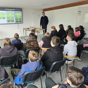 Poročilo z ogleda podjetij “POKLICI OD BLIZU” – OŠ Puconci