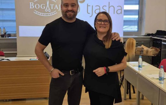 Vabilo na strokovni seminar Barvna ustvarjalnica s Tjašo Železnik in Matejem Bogatajem Vabilo na strokovni seminar Barvna ustvarjalnica s Tjašo Železnik in Matejem Bogatajem